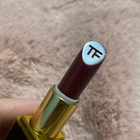 Tom Ford Velvet Cherry Lipstick - Picture 13 of 15